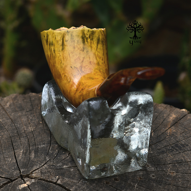 Handmade Horn pipe in natural golden briar with contrast grain and amber acrylic stem
