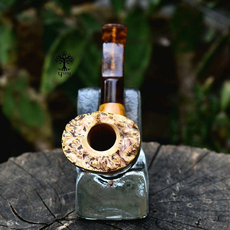 Handmade Horn pipe in natural golden briar with contrast grain and amber acrylic stem