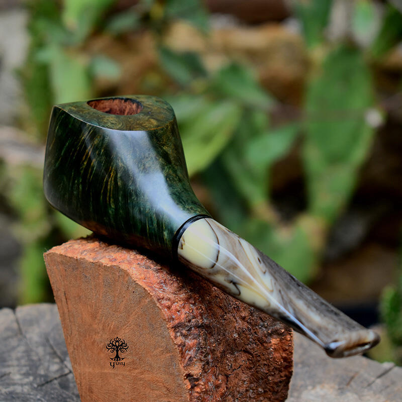 Pipa para tabaco artesanal hecha en brezo color verde turquesa Yusy Pipe Art
