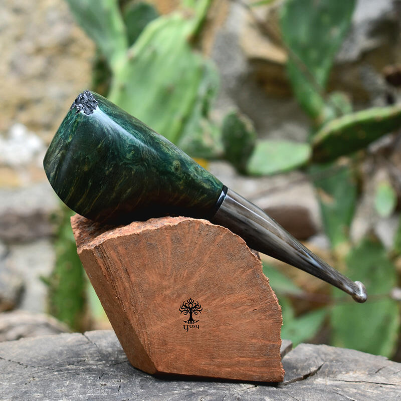 Pipa para tabaco artesanal hecha en brezo color verde turquesa Yusy Pipe Art