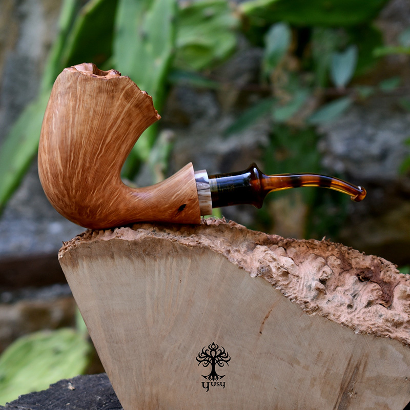 Pipa para tabaco freehand artesanal de Brezo con corona natural Urðr