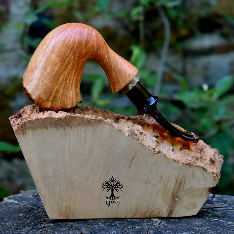 Pipa para tabaco freehand artesanal de Brezo con corona natural Urðr
