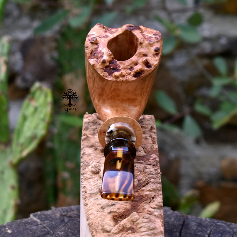 Pipa para tabaco freehand artesanal de Brezo con corona natural Urðr