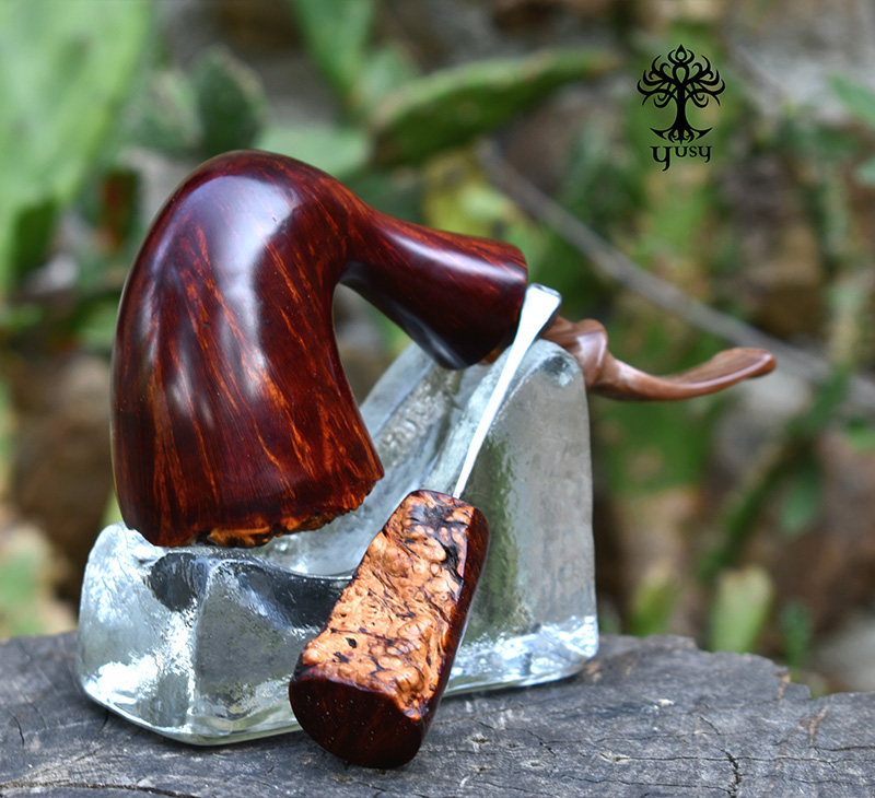 Handcrafted Freehand Contrast tobacco pipe with a natural rim