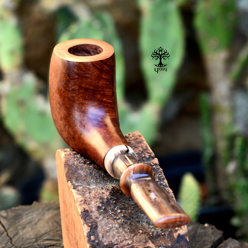 Handcrafted Natural Grain Billiard tobacco pipe with a sculptural base and an onyx-effect acrylic stem.