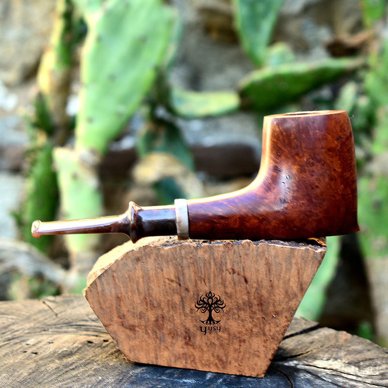 Handcrafted Natural Grain Billiard tobacco pipe with a sculptural base and an onyx-effect acrylic stem.