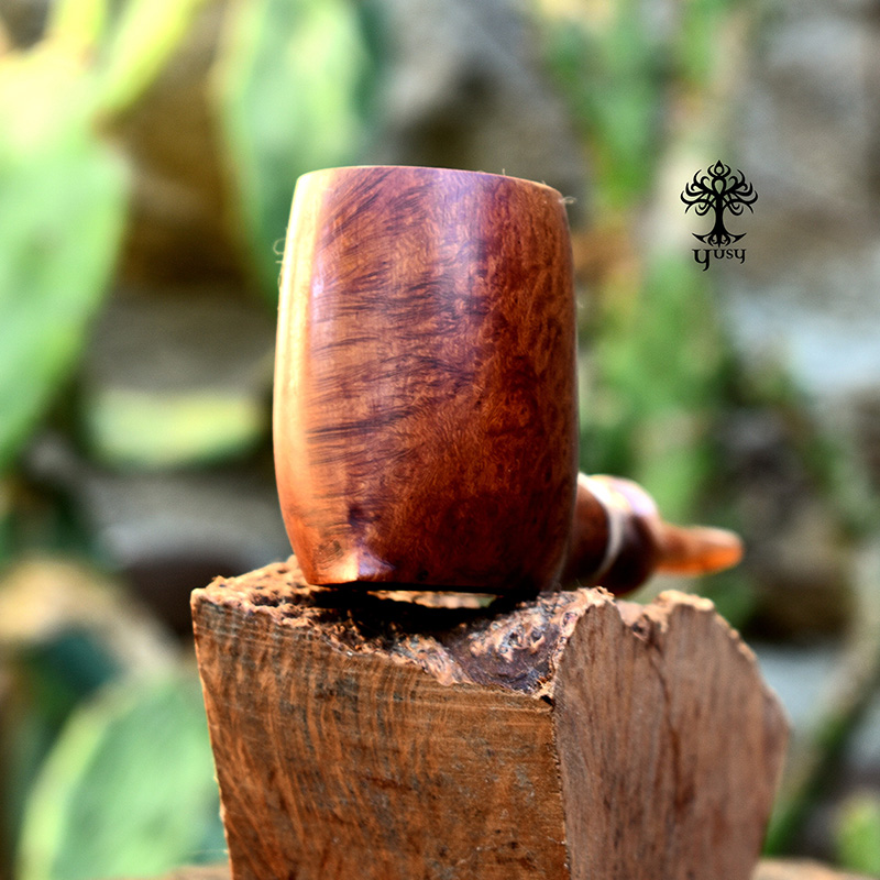 Handcrafted Natural Grain Billiard tobacco pipe with a sculptural base and an onyx-effect acrylic stem.