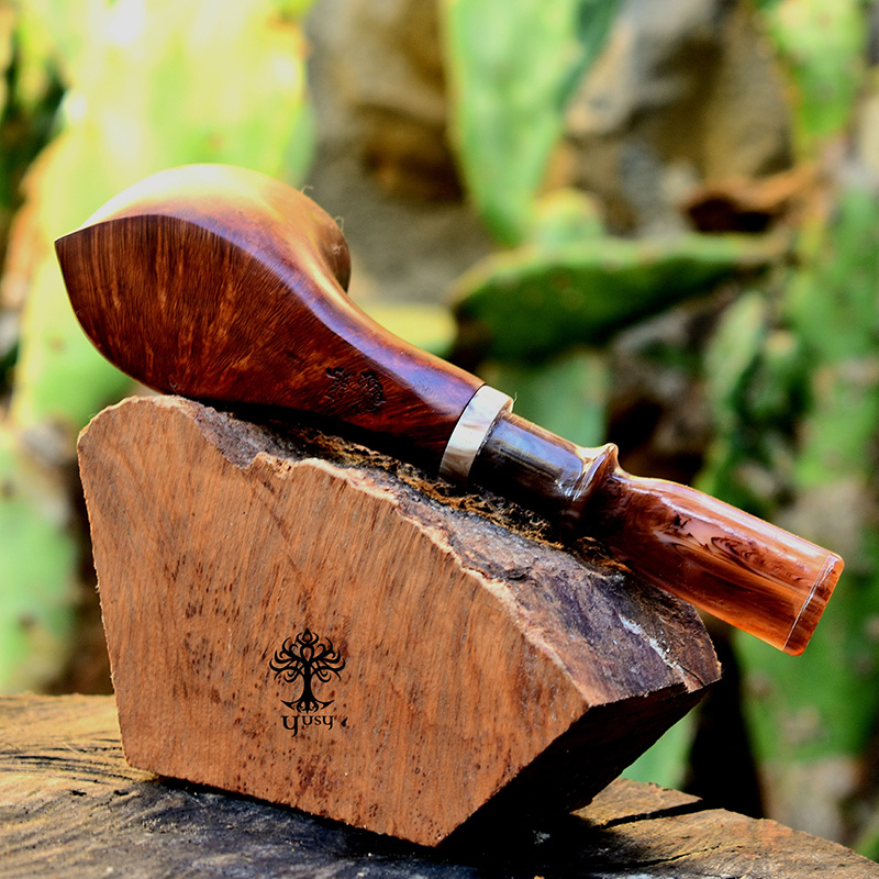 Handcrafted Natural Grain Billiard tobacco pipe with a sculptural base and an onyx-effect acrylic stem.