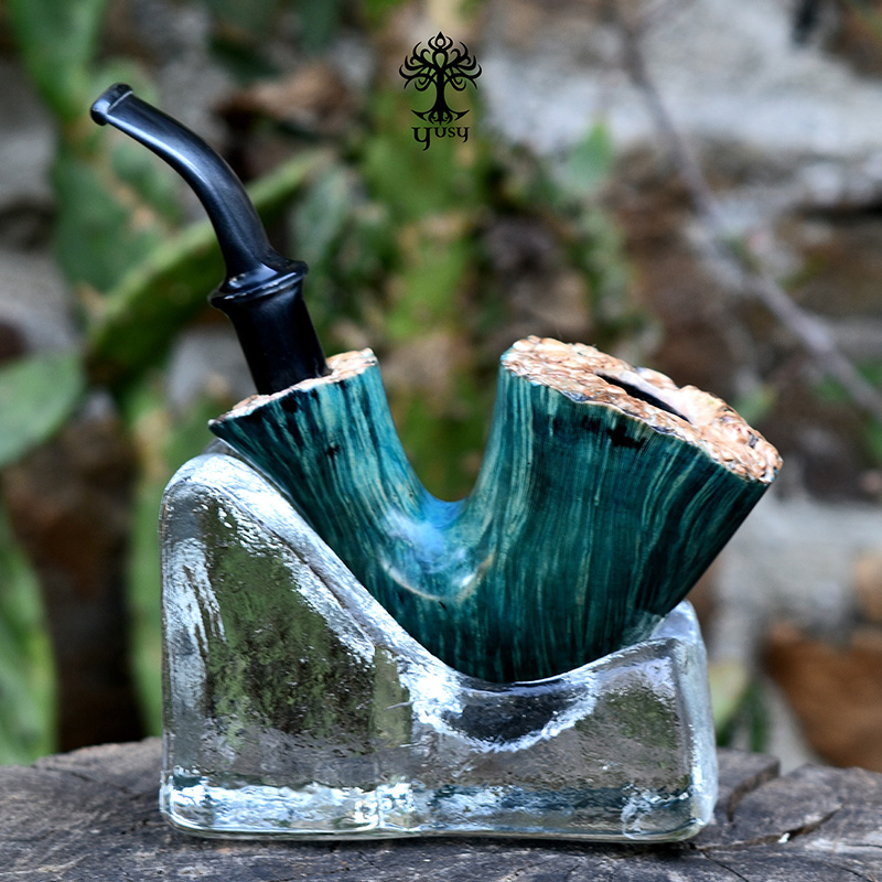 Pipa para tabaco Freehand artesanal en brezo color Turquesa elaborada por Yusy Pipe Art