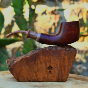 Pipa para tabaco Freehand Sitter elaborada por Yusy Pipe At en brezo color marrón