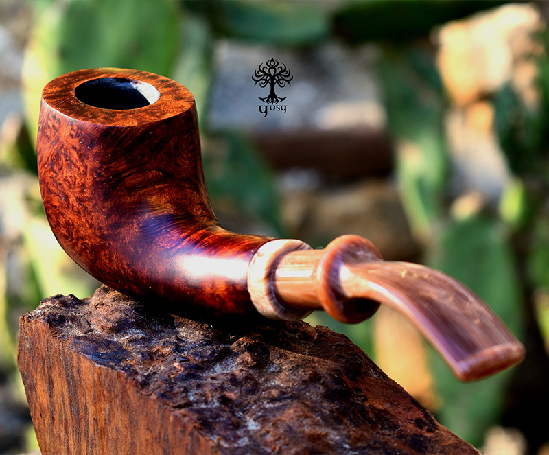 Pipa para tabaco Freehand Sitter elaborada por Yusy Pipe At en brezo color marrón